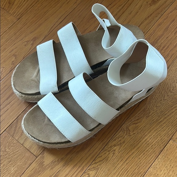 womenssize 8 White Sandals wedges summer GREAT CONDITION - Picture 1 of 9